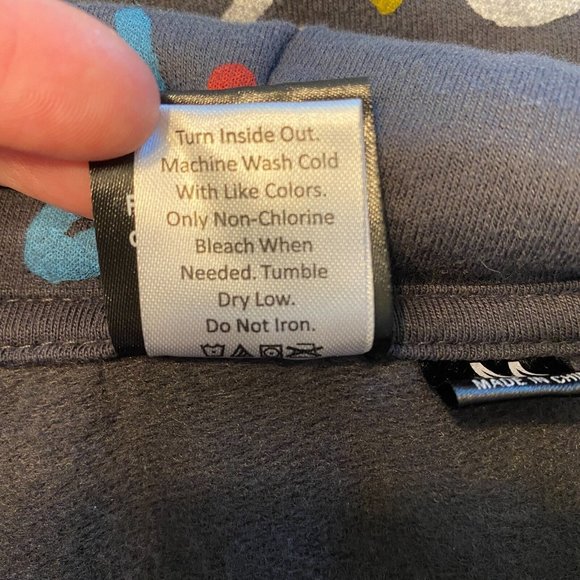 Friends Hoodie Sweatshirt M Gray Multicolor Graphic Pocket Fleece Lined - Picture 10 of 10